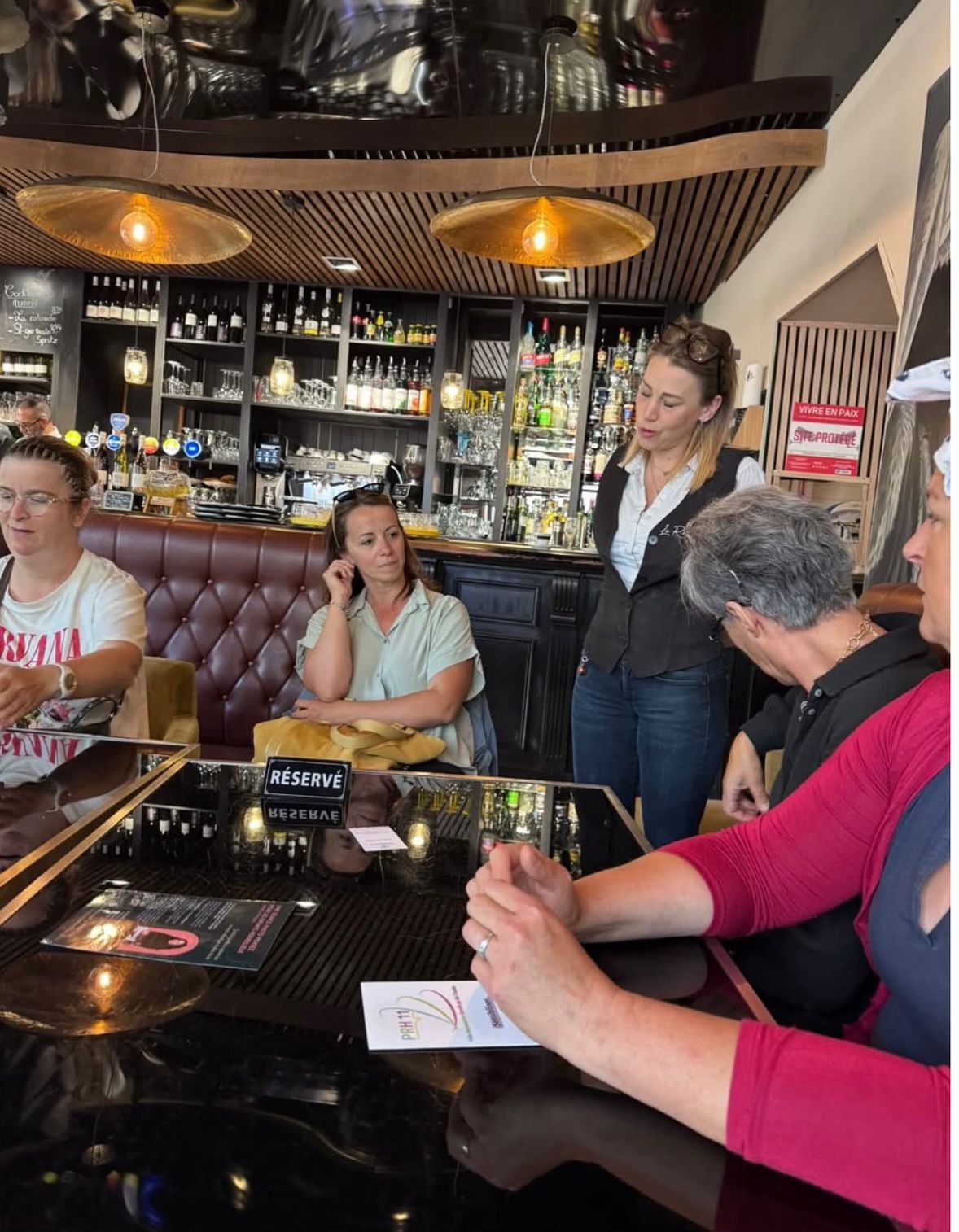 Participants réunis lors d’un Café-autisme